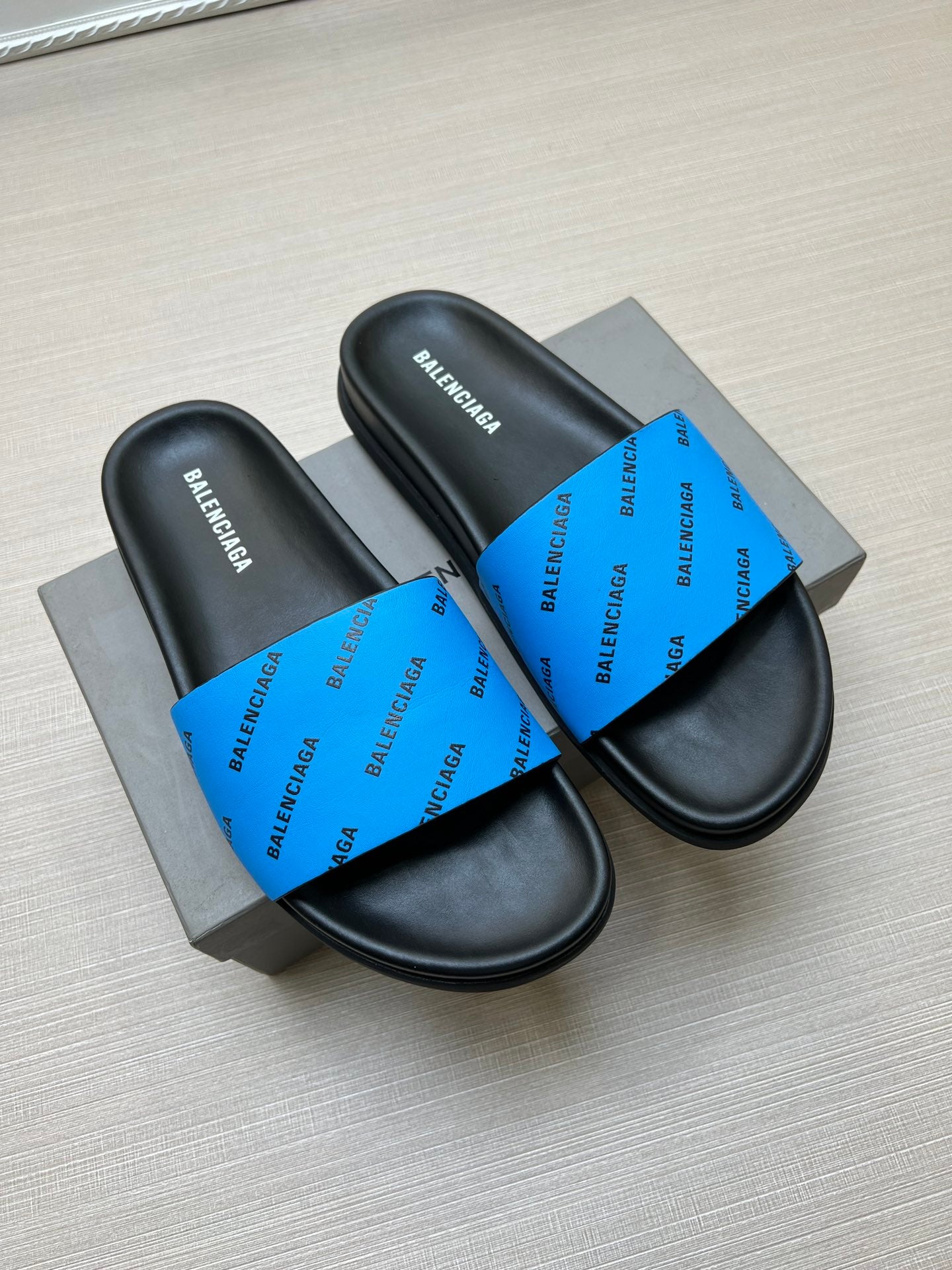 54J99ZDE Stylish slippers