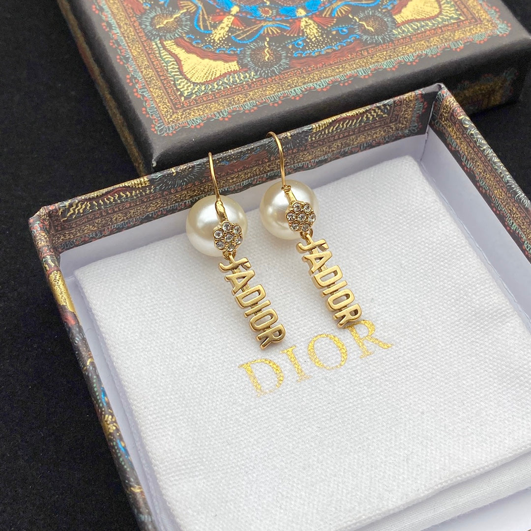 1YD186EDE Stylish Earrings