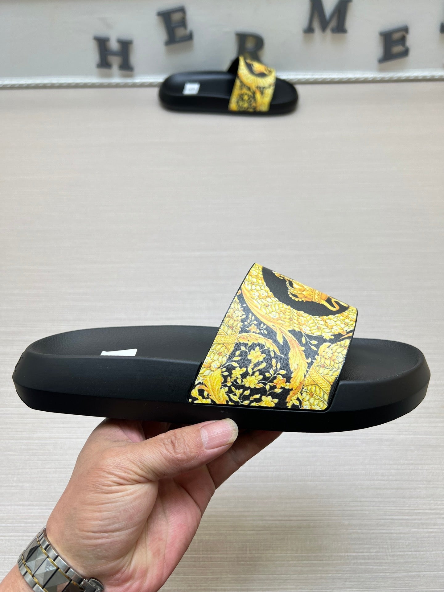 54V163ZDE Stylish slippers