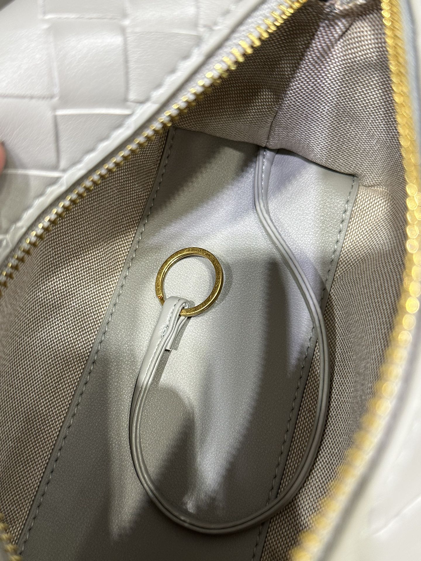 1XA84BDE Stylish leather bag