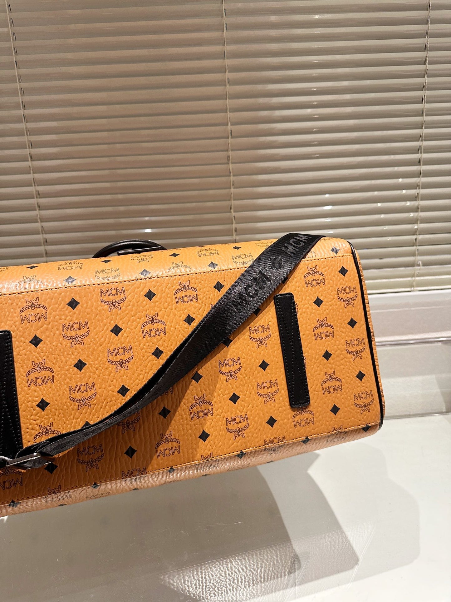 6XM198BDE Stylish leather bag 