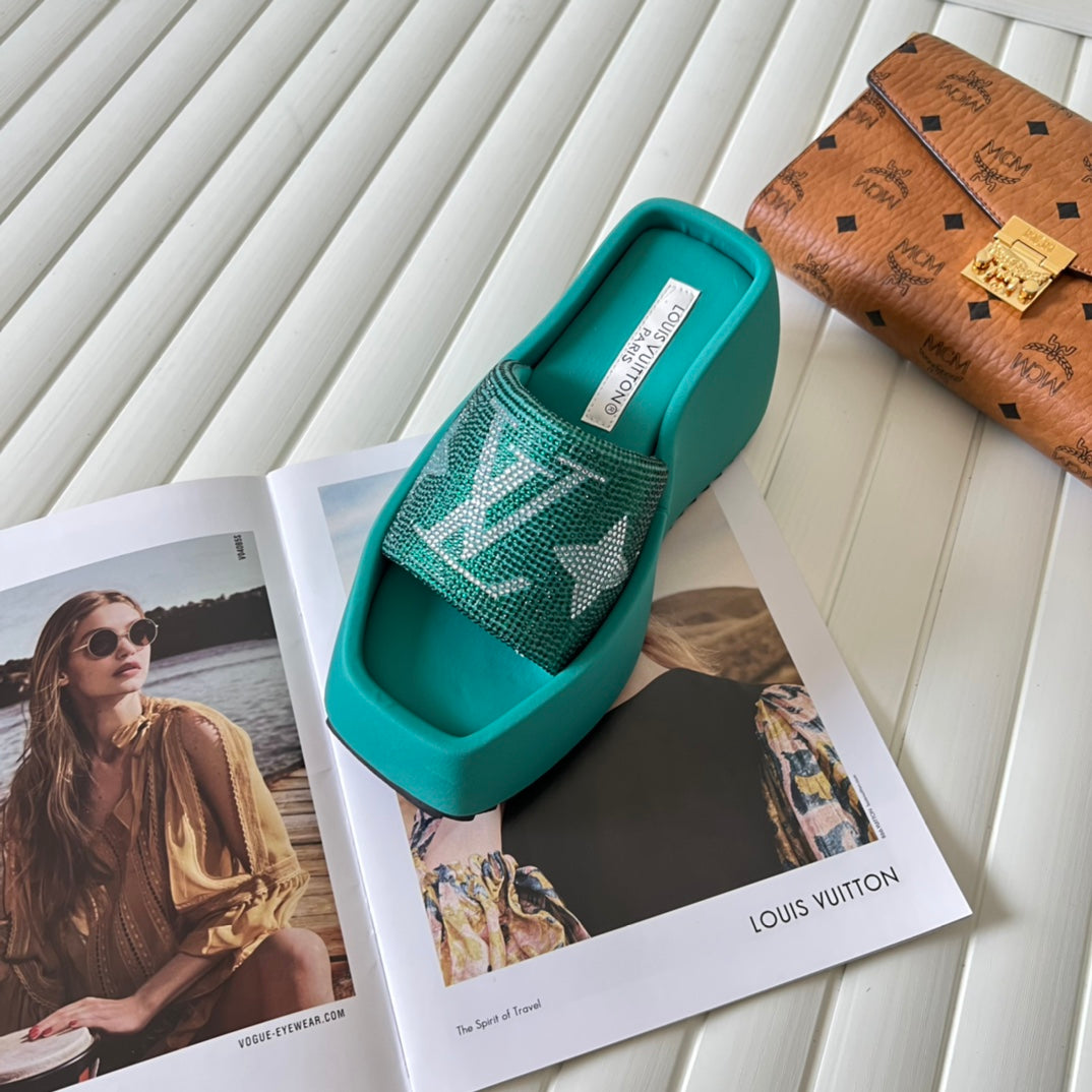 14E90ZDE Stylish Slippers