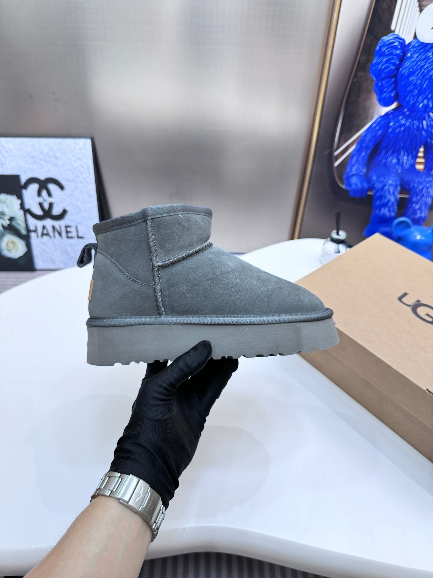 1LU9ZDE Stylish snow boots