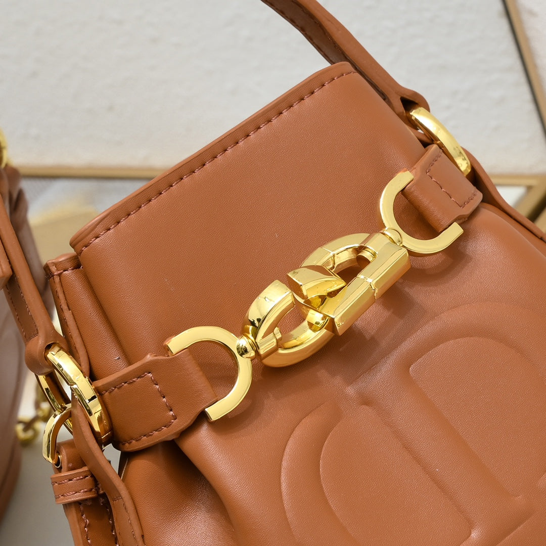 2XD370BDE Stylish leather bag 