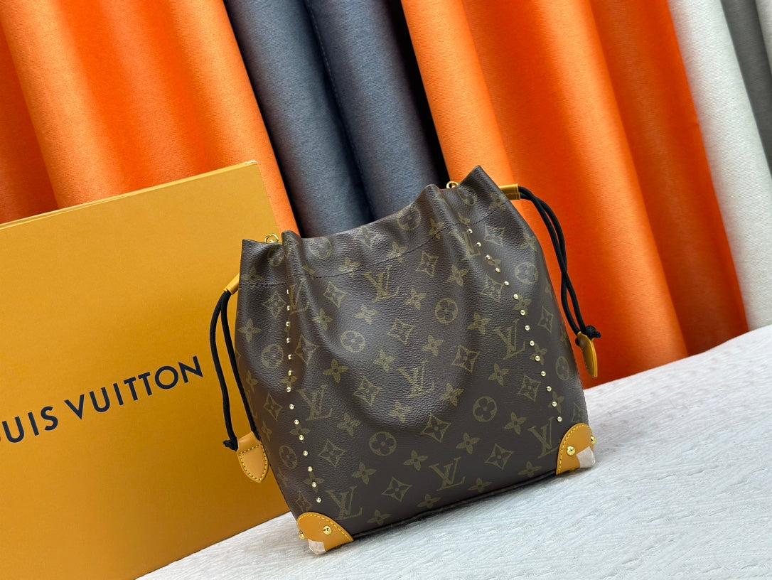 1XE56BDE Stylish leather bag