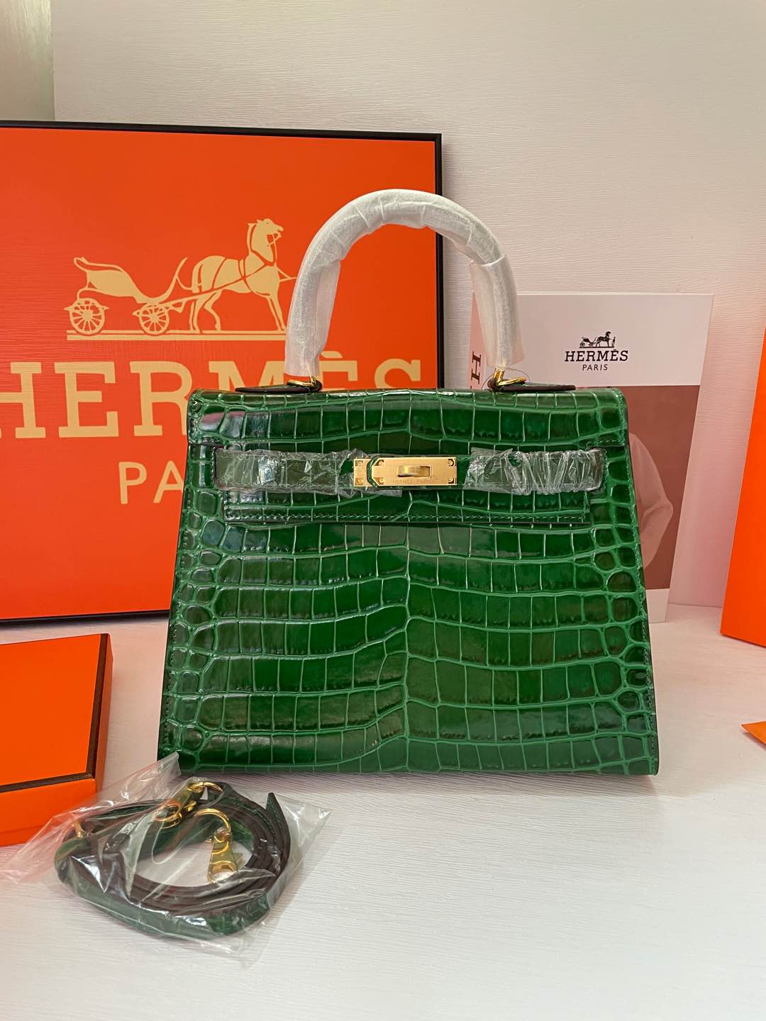 2WH28BDE Stylish leather bag