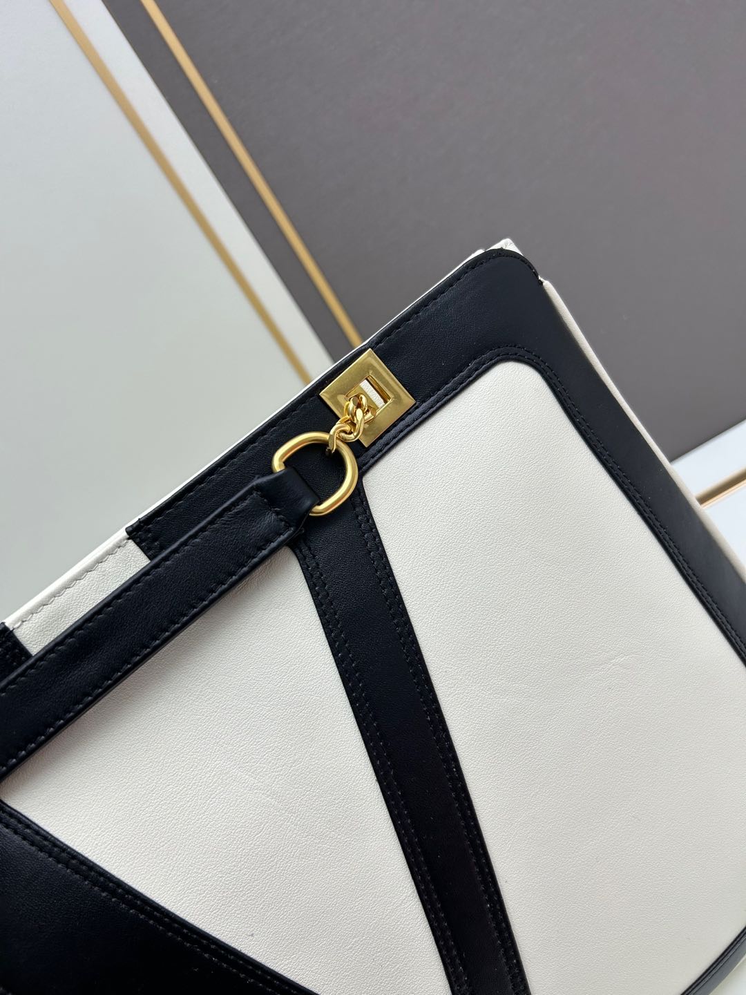 2WVL47BDE Stylish leather bag