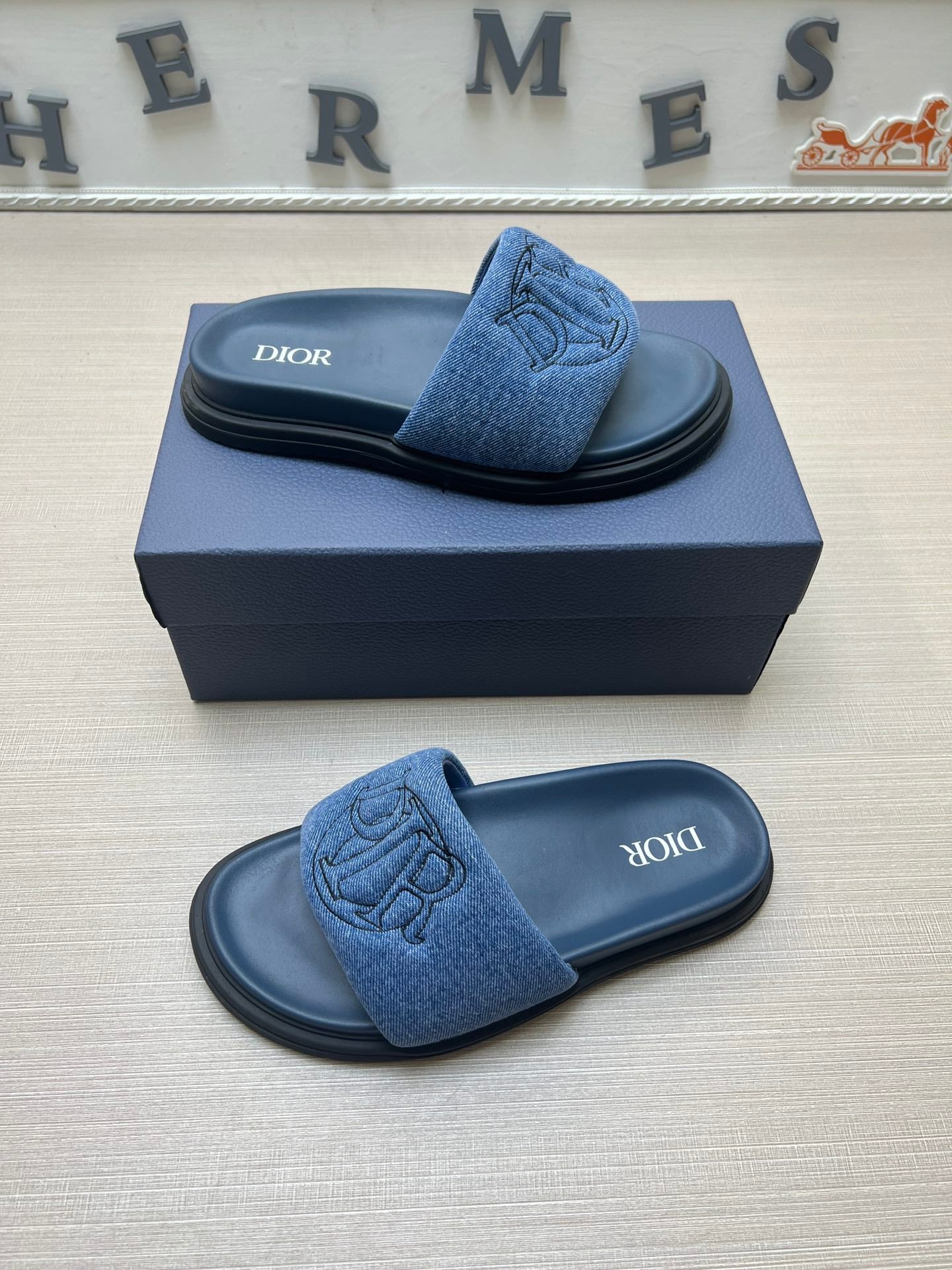 54D168ZDE Stylish leather slippers