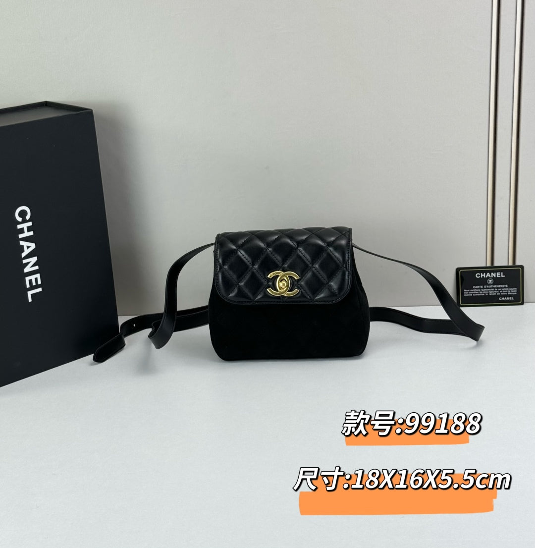 15RC63BDE Stylish leather bag