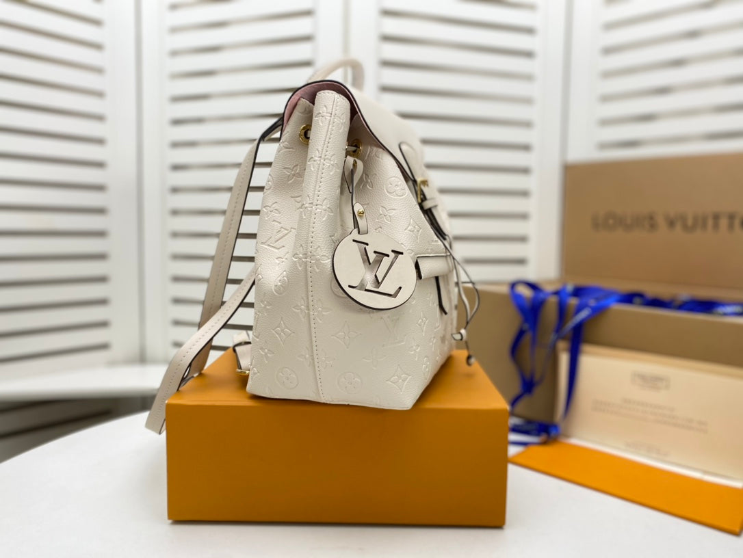2XE37BDE Stylish leather bag 