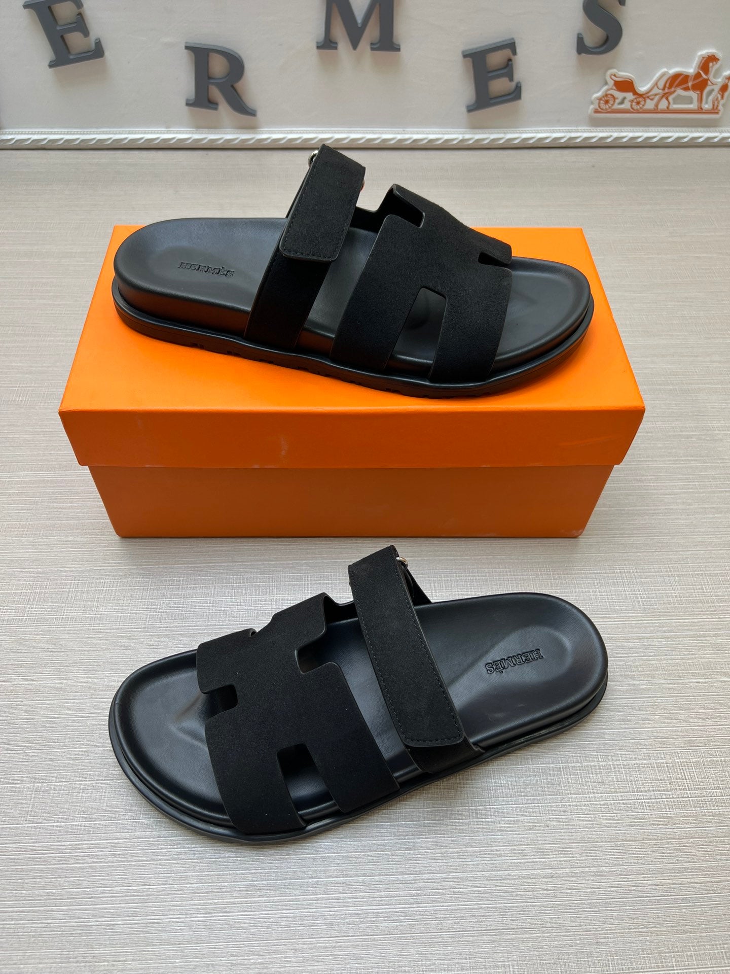 54H1ZDE Stylish slippers