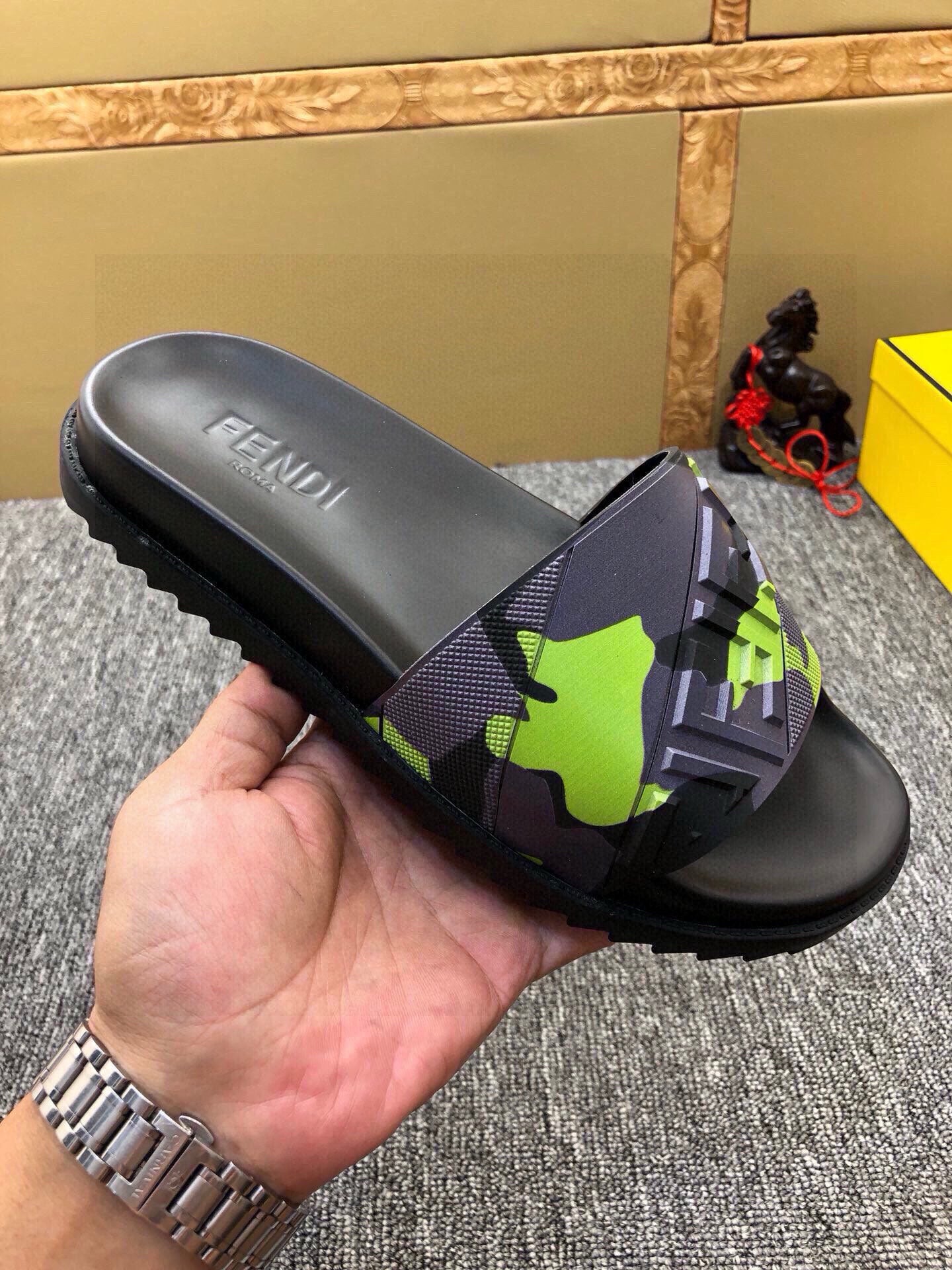 535ZF284ZDE Stylish Slippers