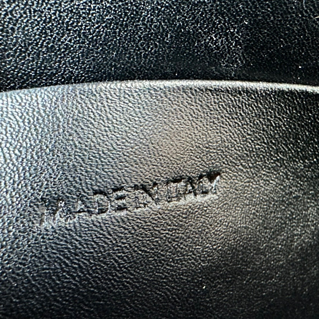 1XE271BDE Stylish leather bag 