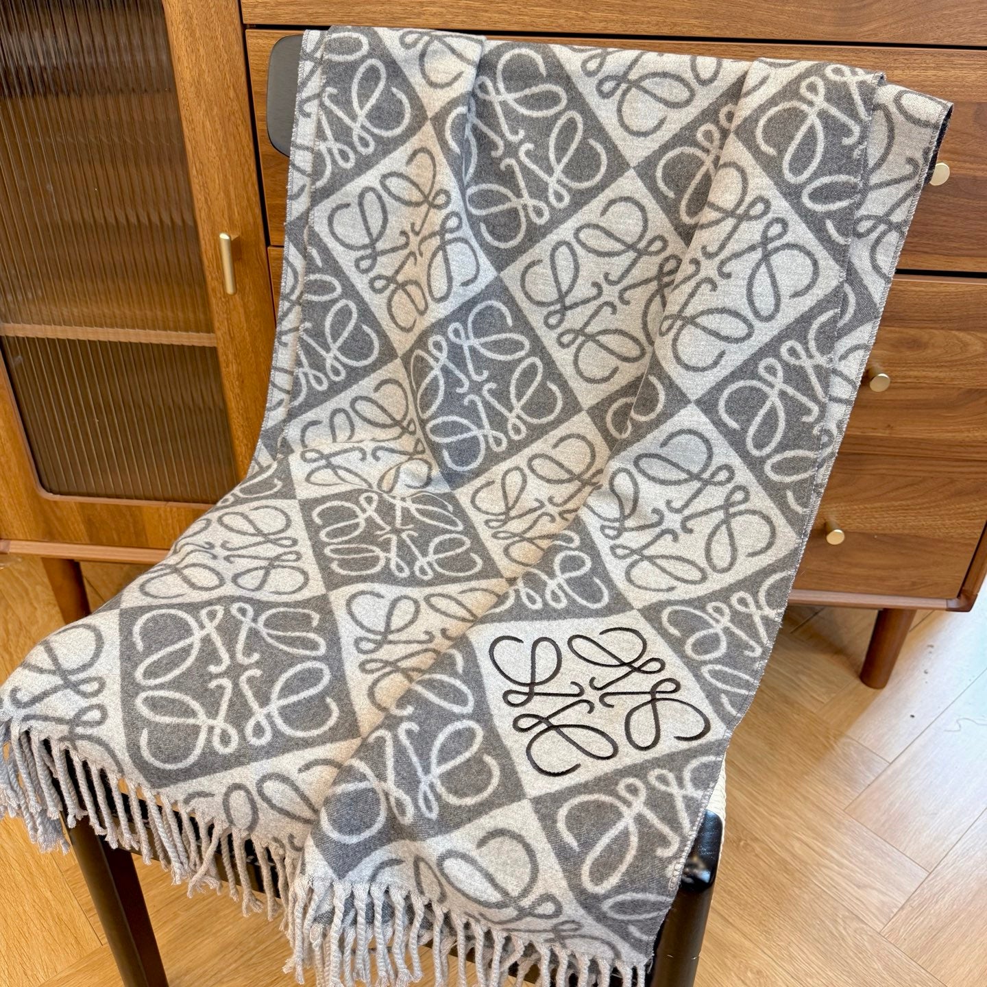 185ZA44WDE Stylish Winter Scarves