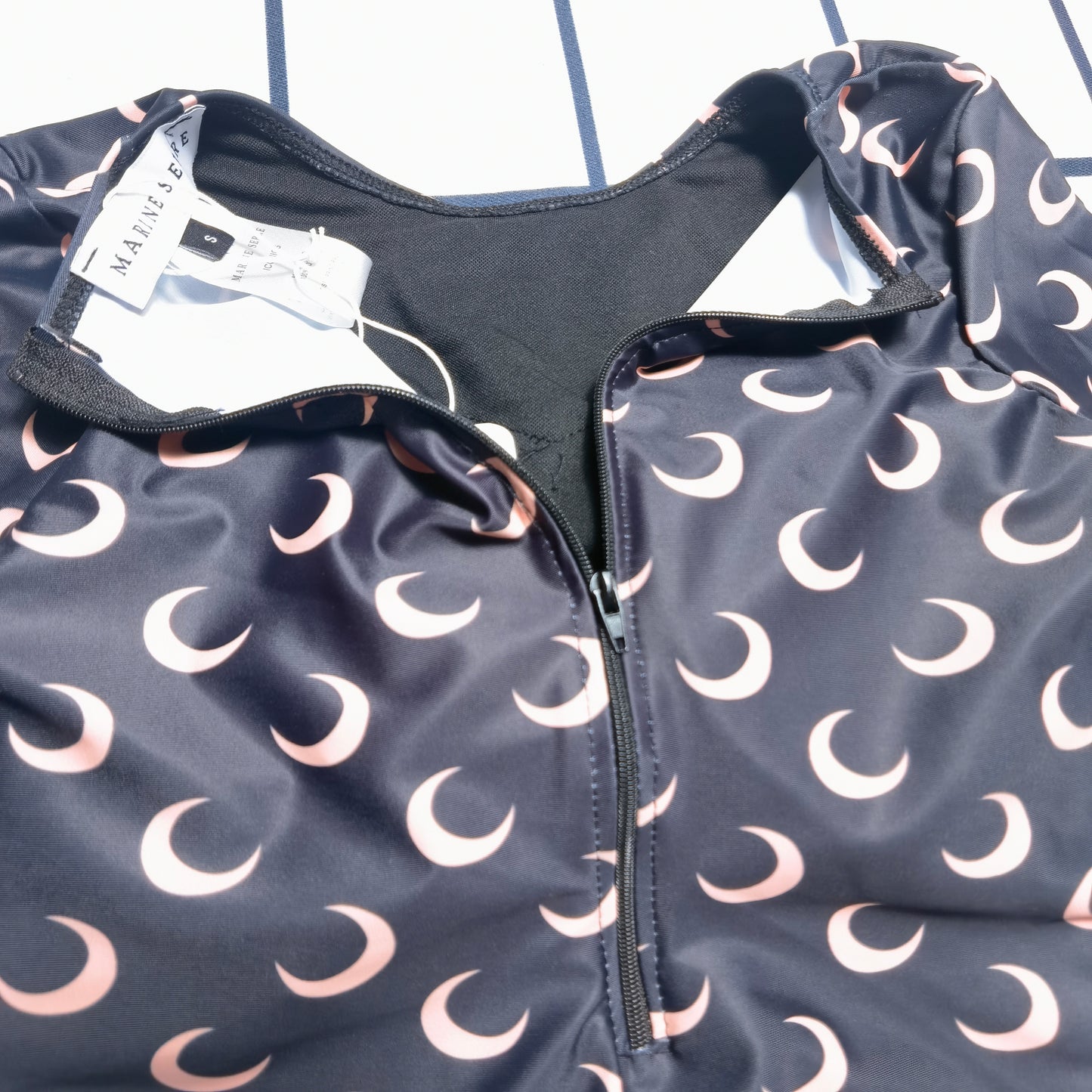 14A139YDE Stylish Long sleeve swimsuit