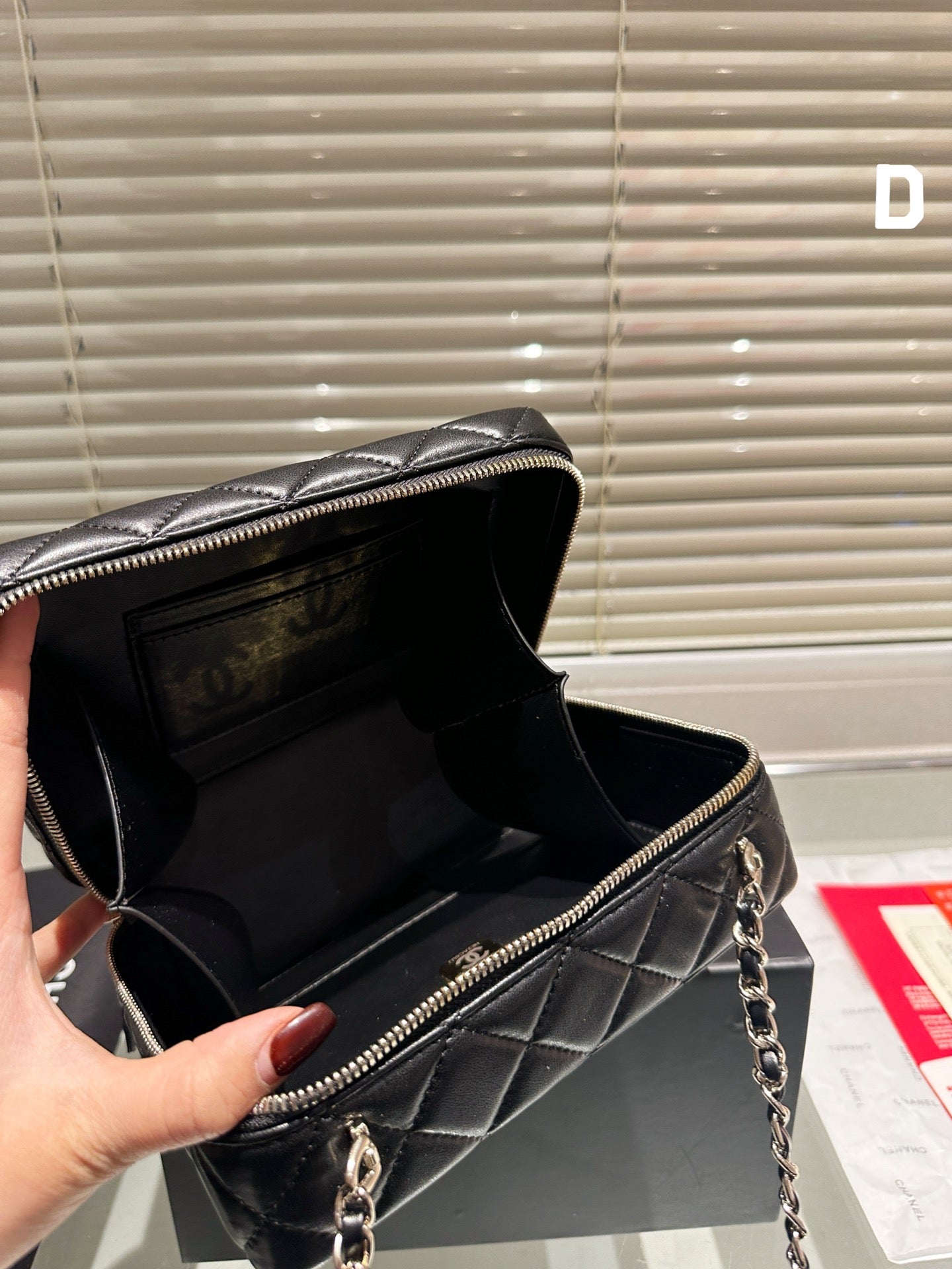 6XC420BDE Stylish Camera Bag