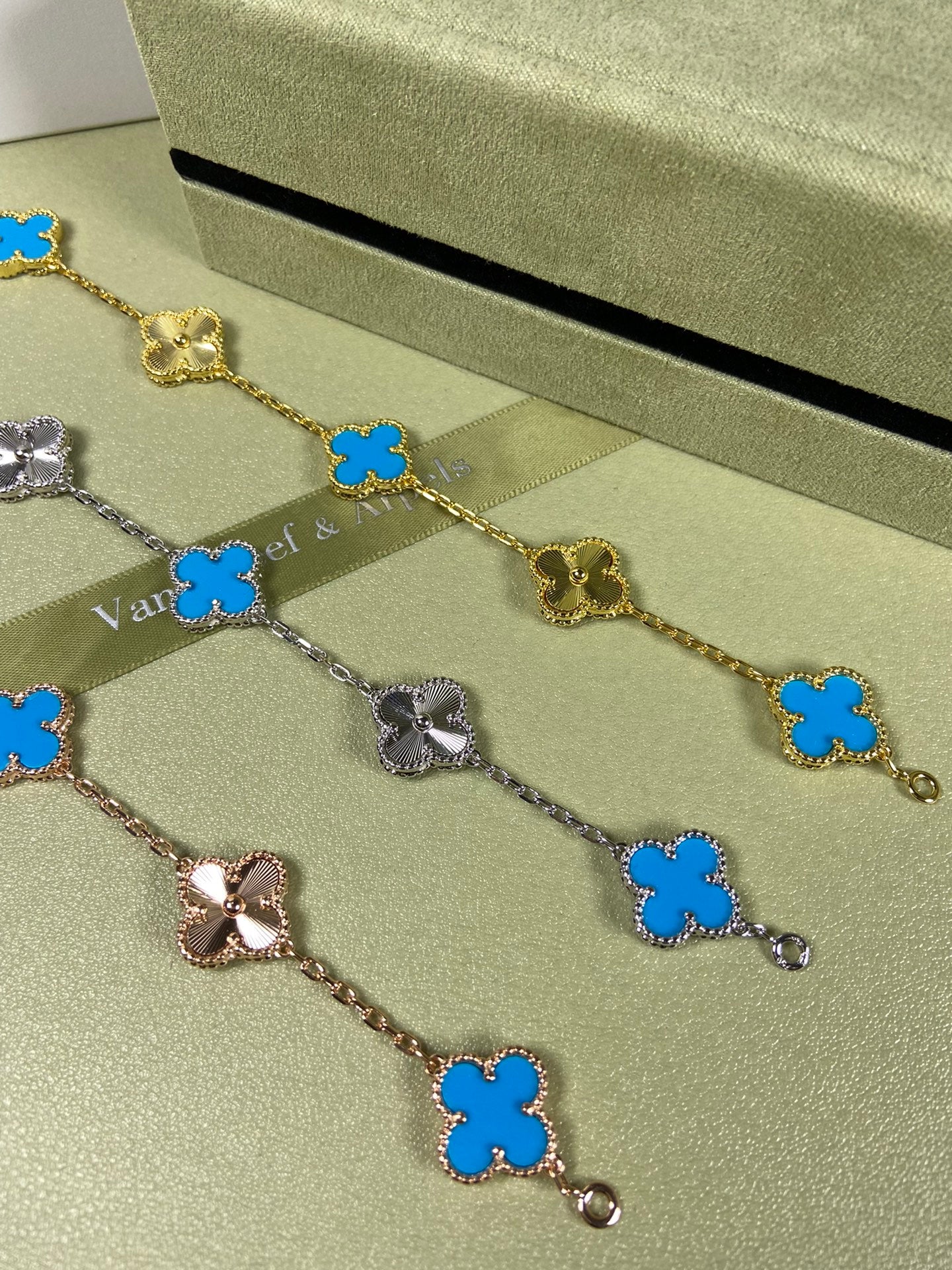 5XVA181KDE Stylish bracelets  5 flowers normal size1.5cm flower