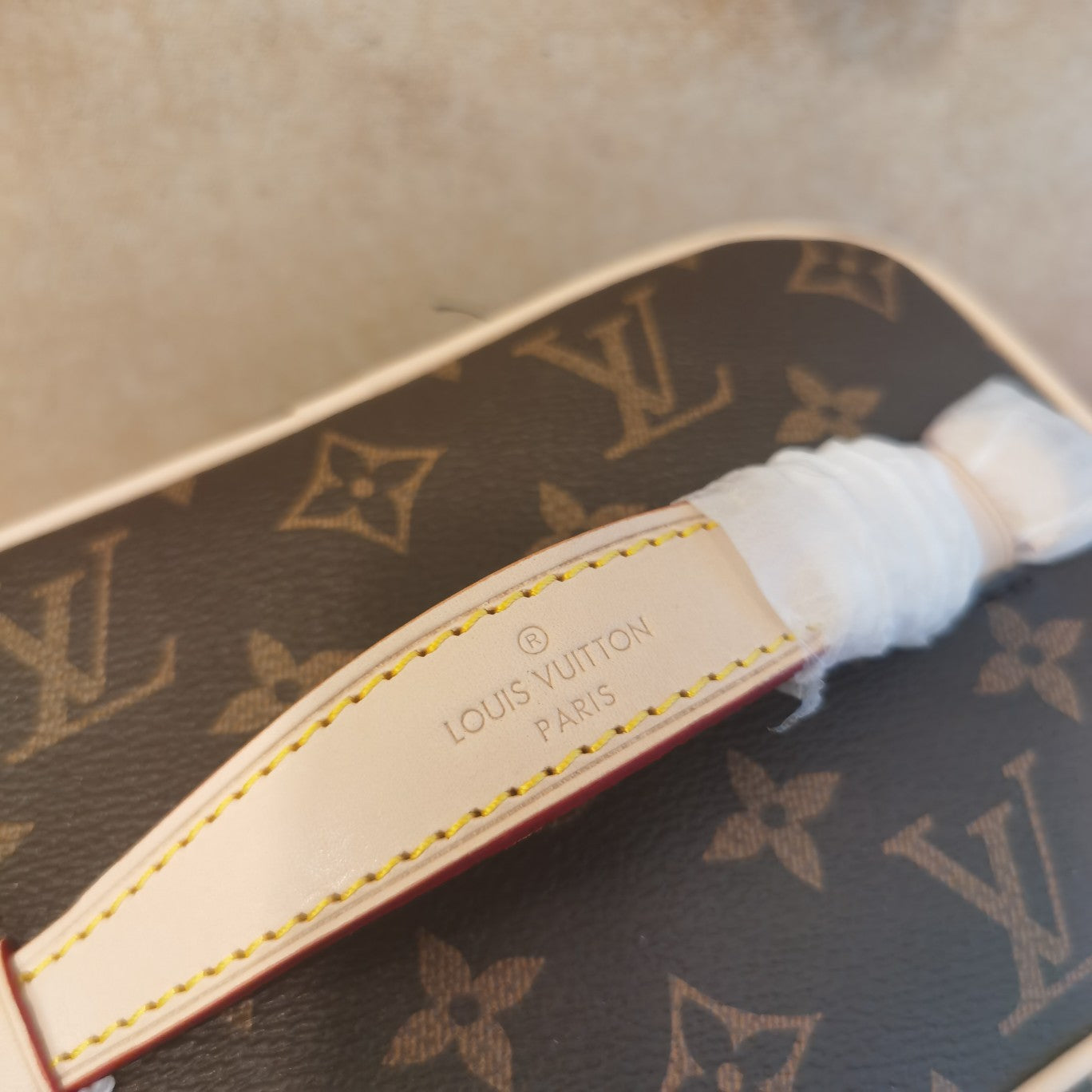 1XE273BDE Stylish leather bag 