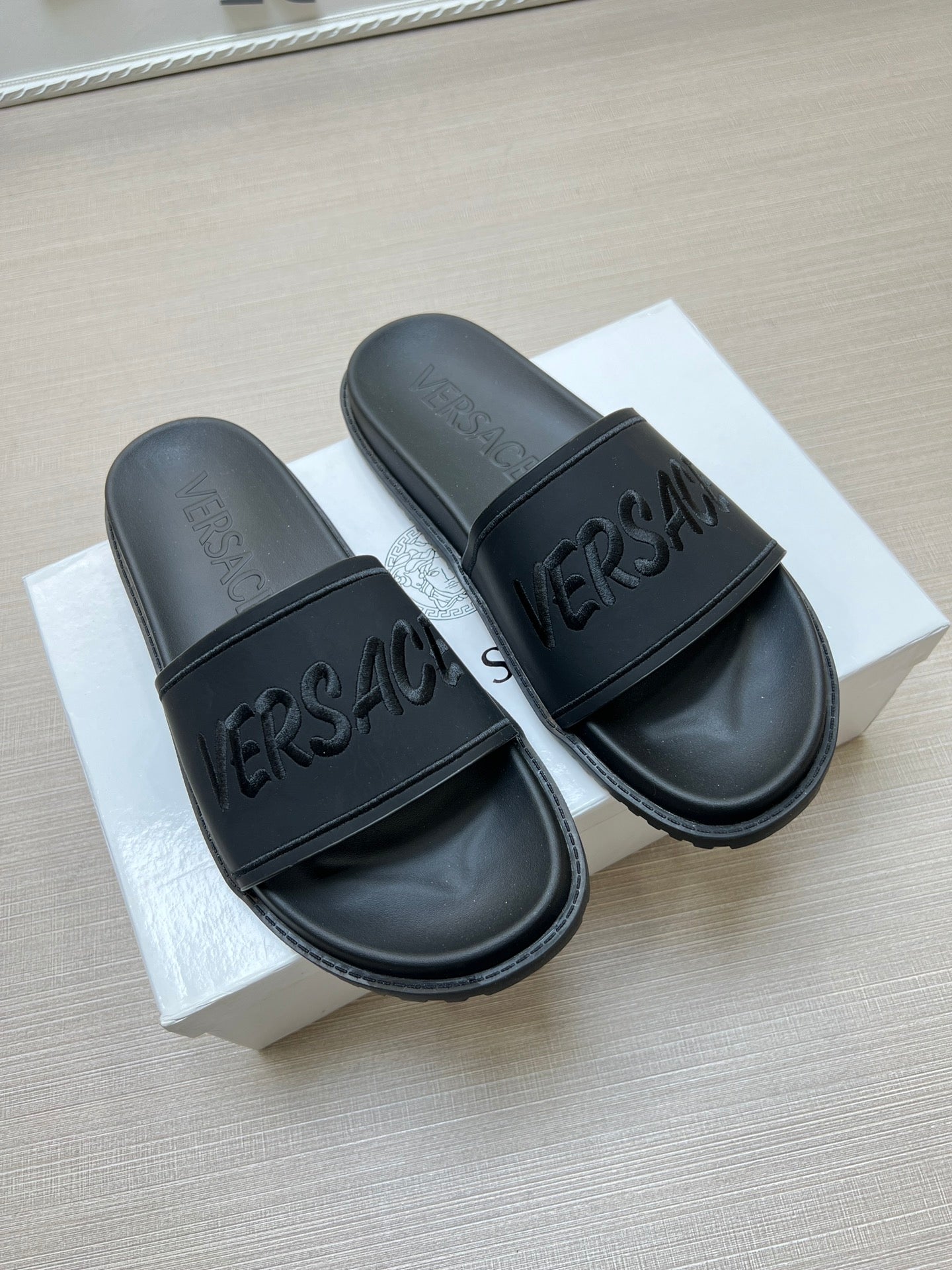 54V54ZDE Stylish slippers