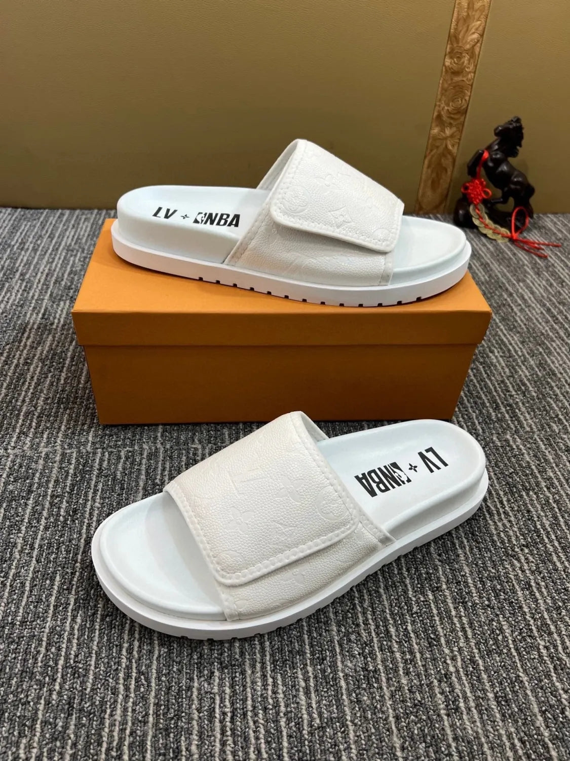 5YE47ZDE Stylish Slippers