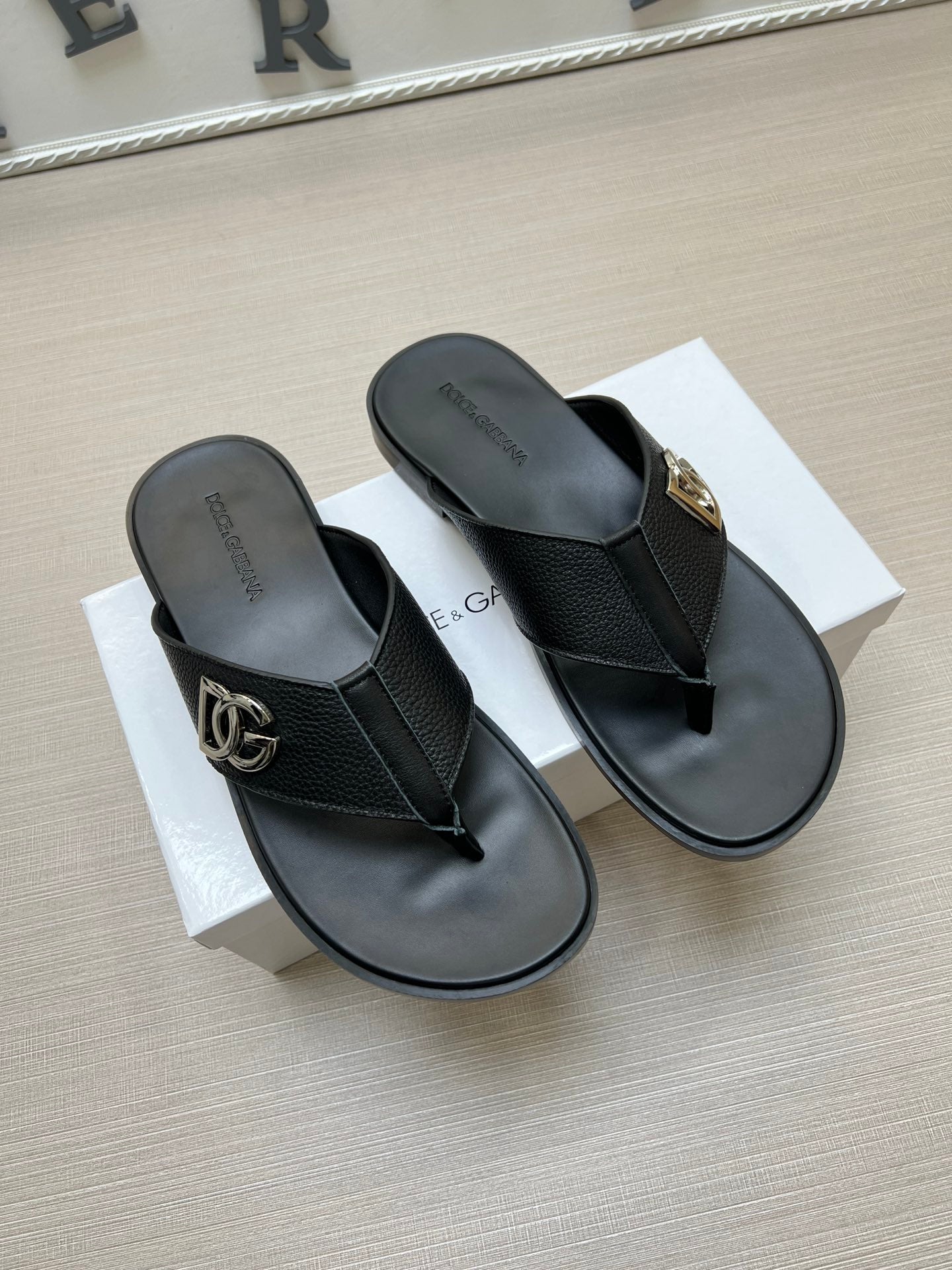 54A101ZDE Stylish slippers