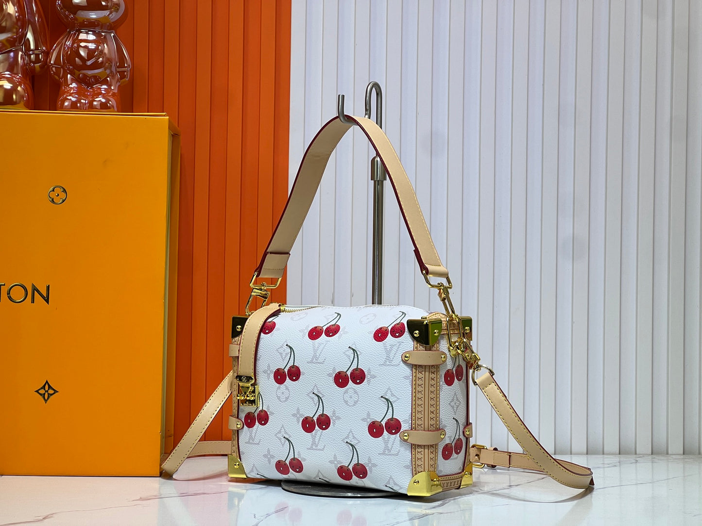 155NE18BDE Stylish leather bag