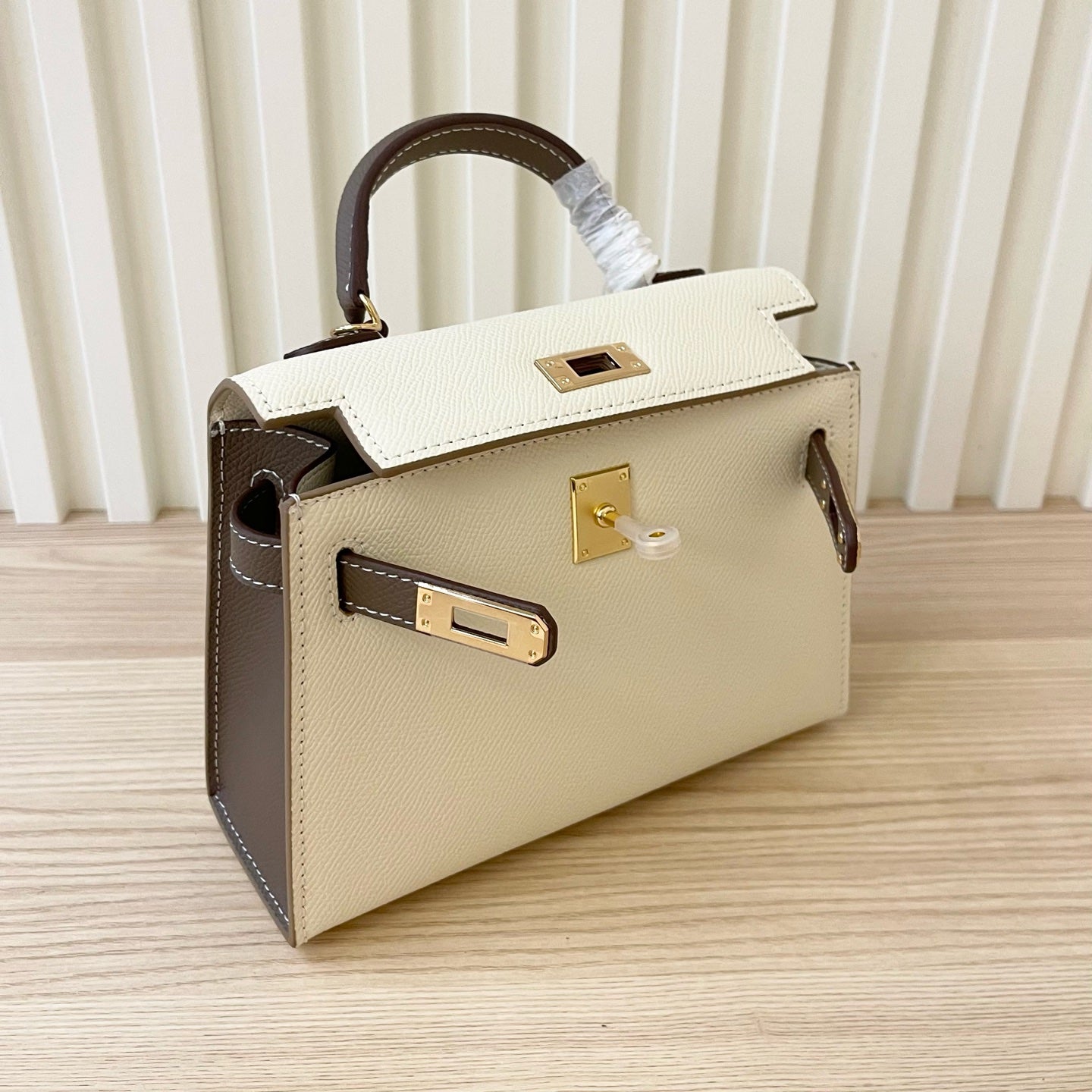 2WH25BDE Stylish leather bag