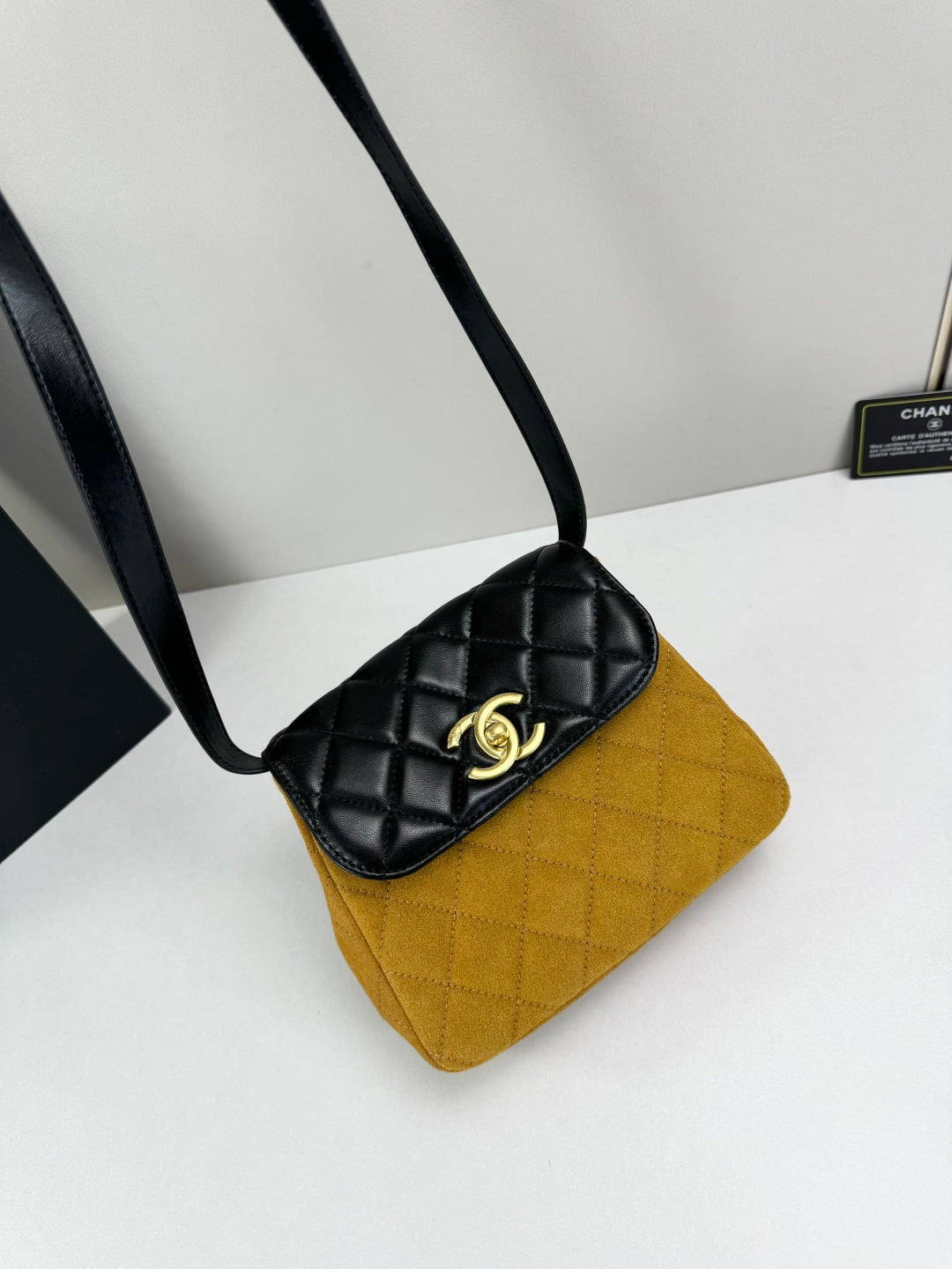 15RC62BDE Stylish leather bag