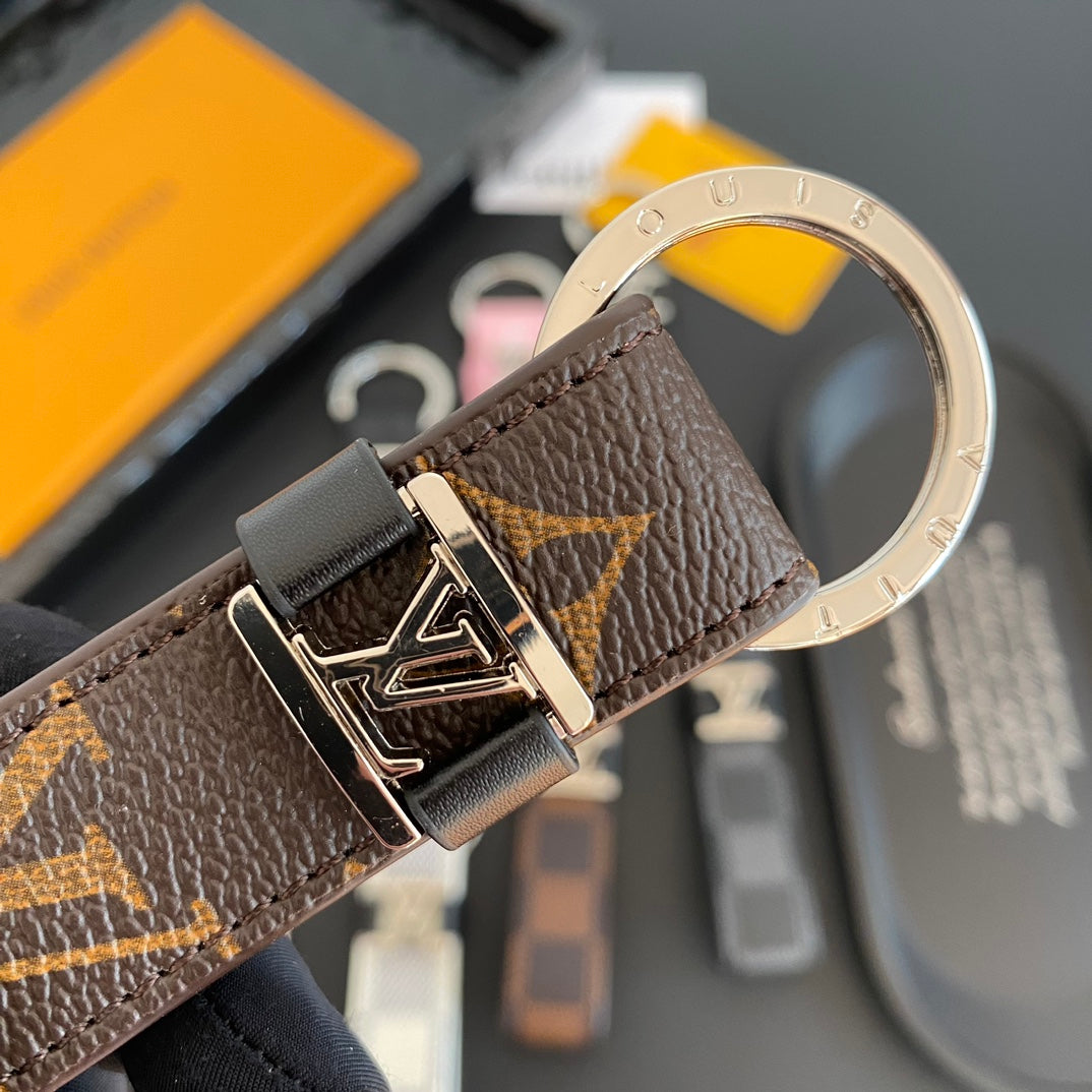 3RE2ADE Stylish key closure