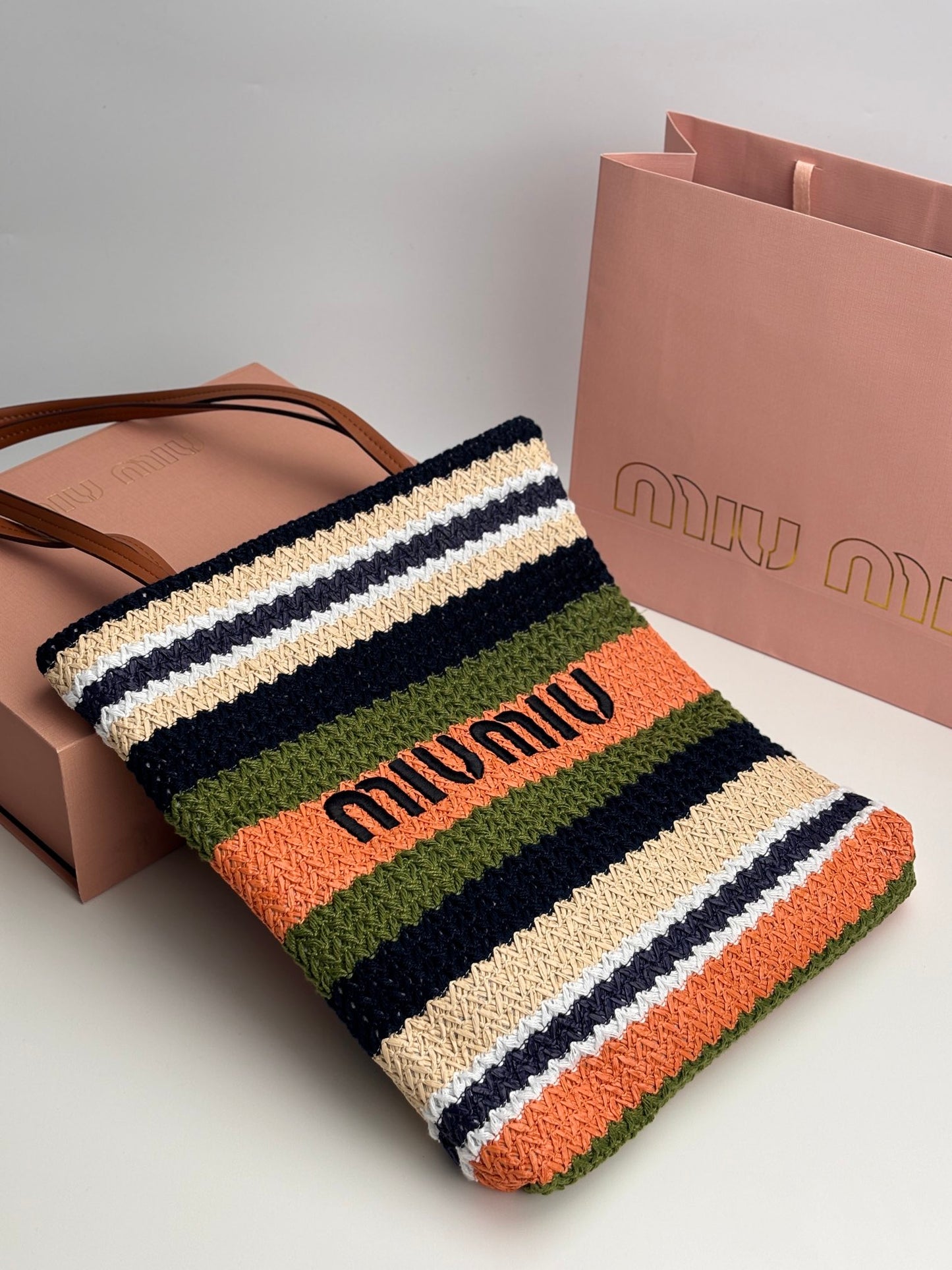 1XA77BDE Stylish Woven Bag