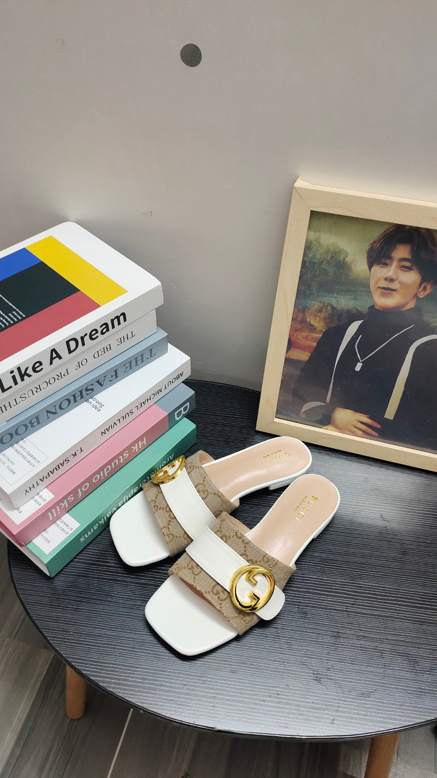 14B100ZDE Stylish slippers