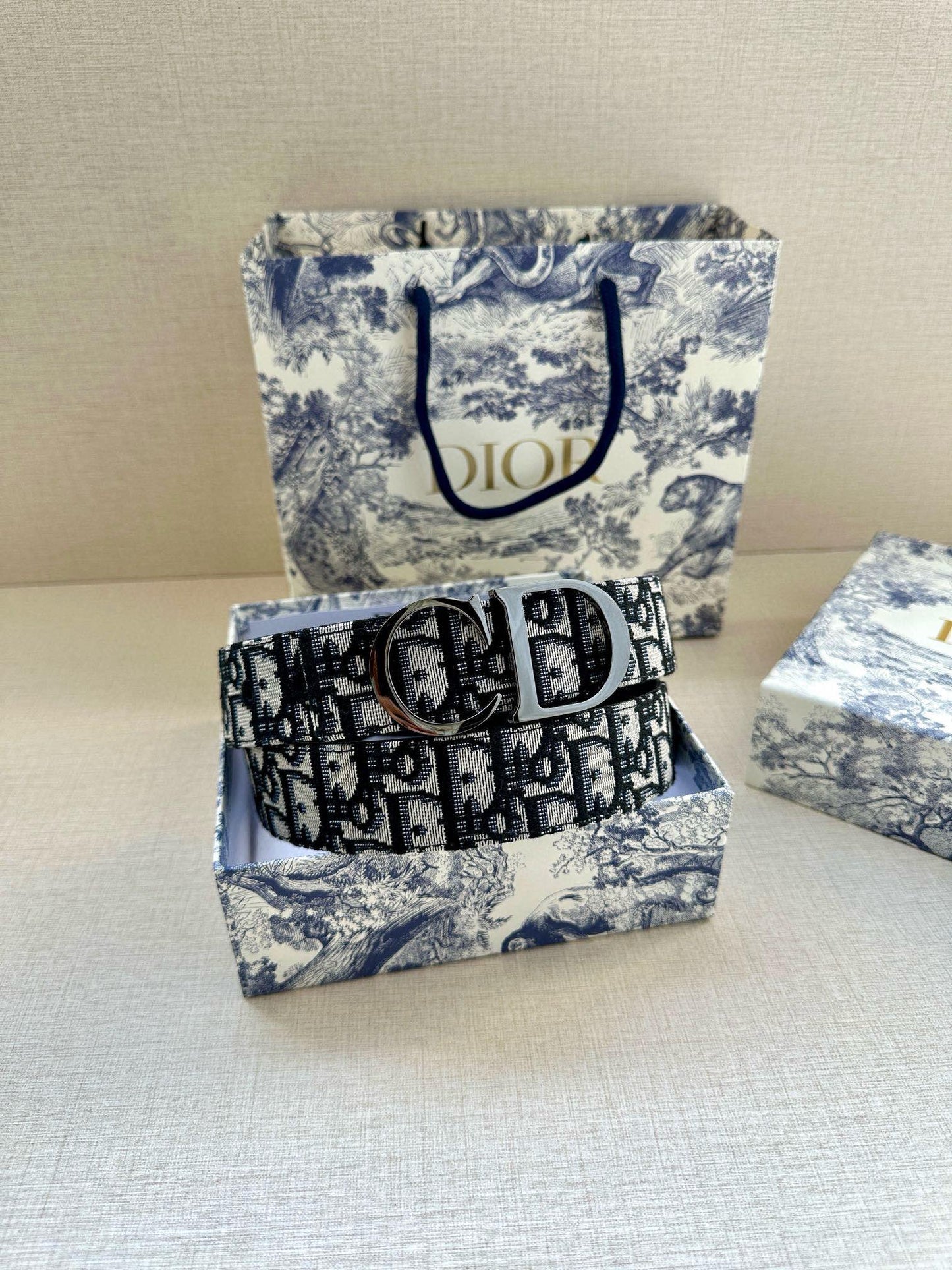 155RD207PDE Stylish  High quality belt With full package