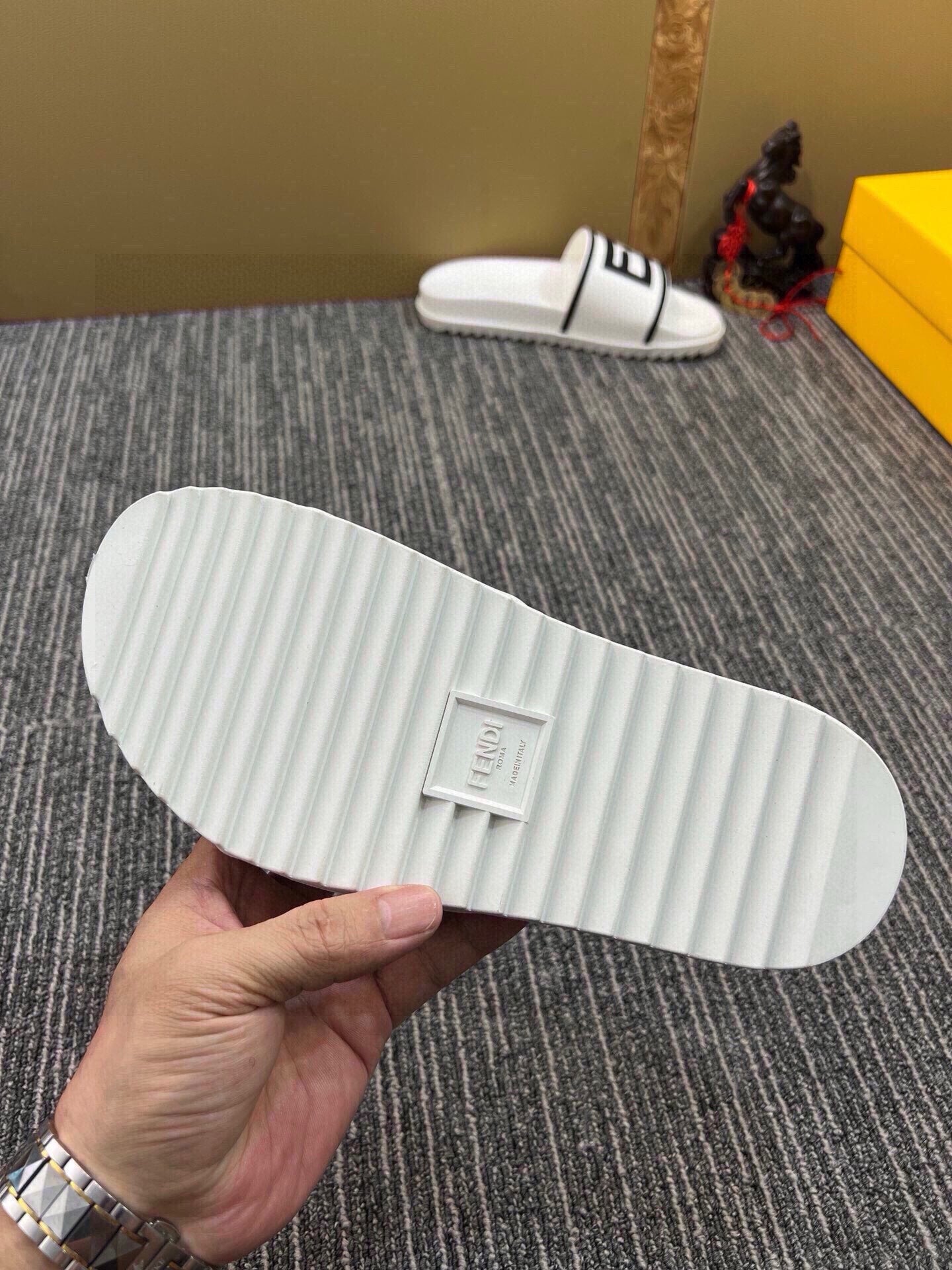 535ZF286ZDE Stylish Slippers