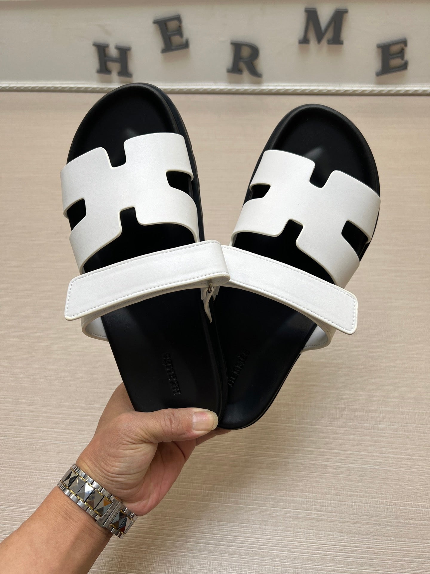 54H1ZDE Stylish slippers