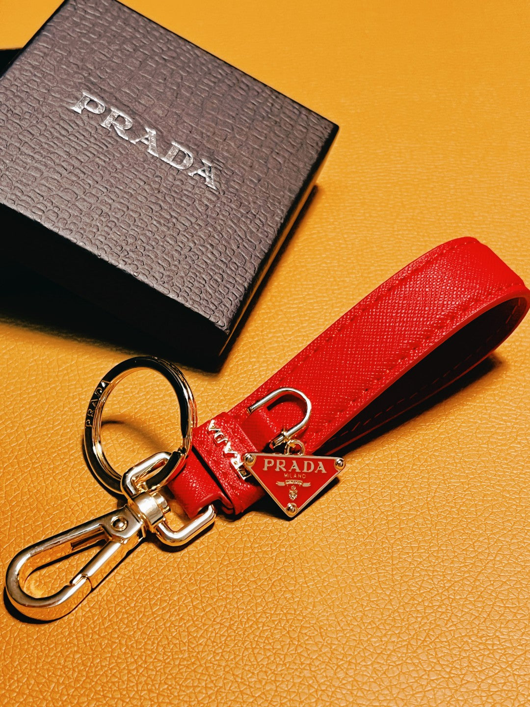 14PD27ADE Stylish key closure