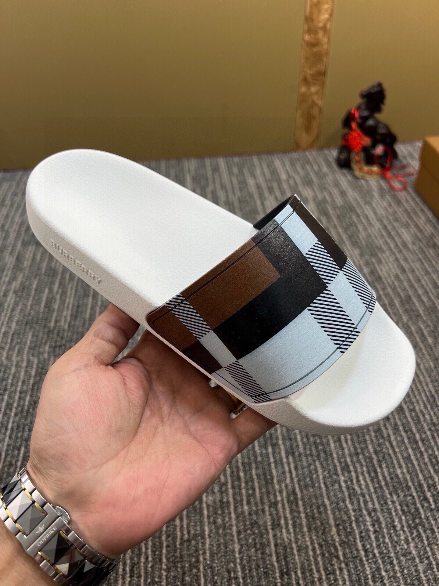 535ZR262ZDE Stylish Slippers