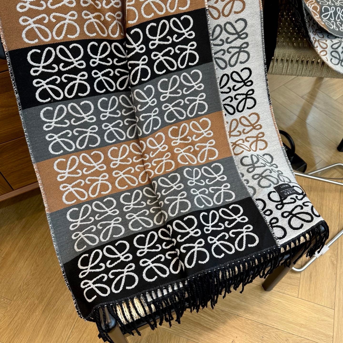 175RA42WDE Stylish Winter Scarves