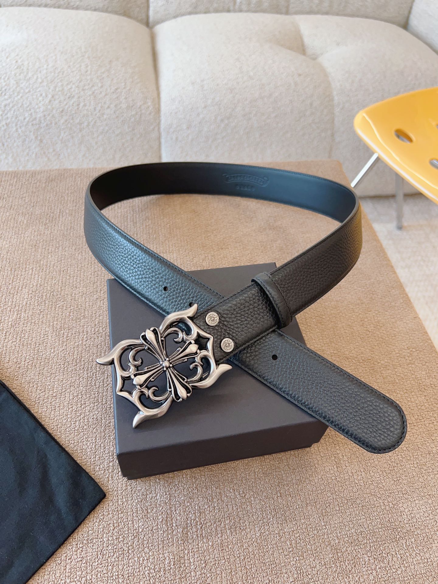 255RA15PDE Stylish  High quality belt With full package