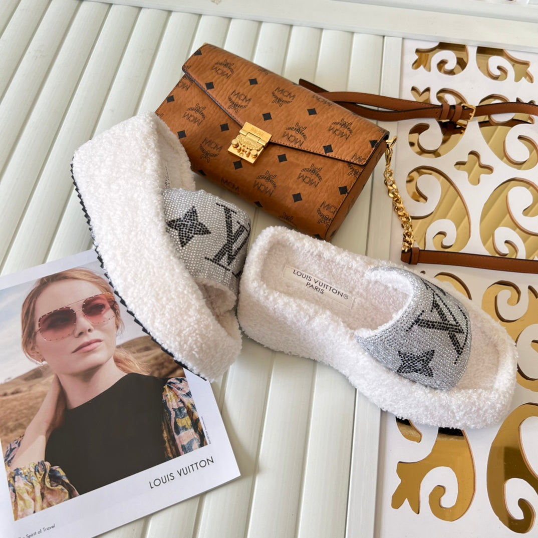 14E91ZDE Stylish Slippers