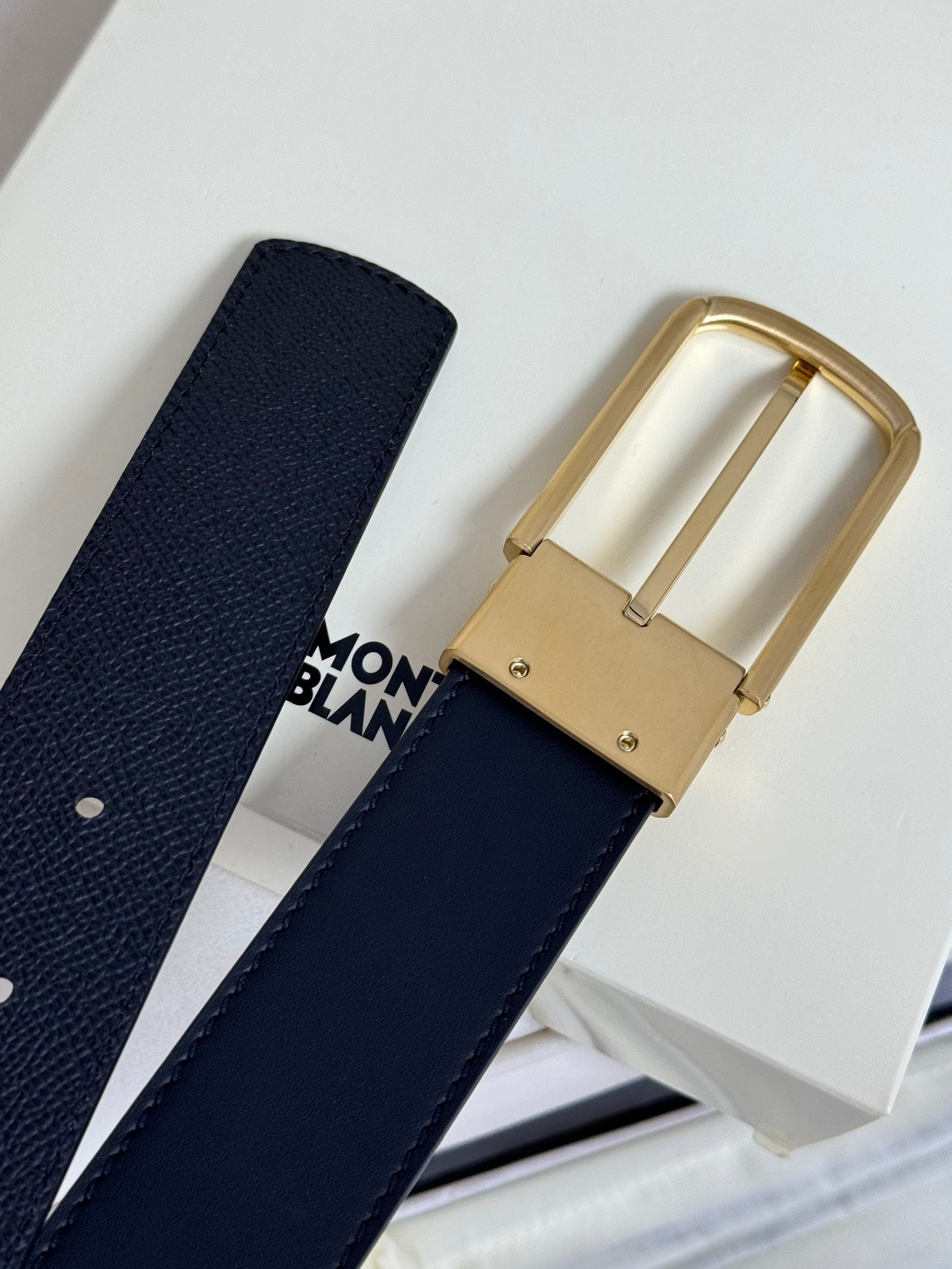 155RA235PDE Stylish  High quality belt With full package