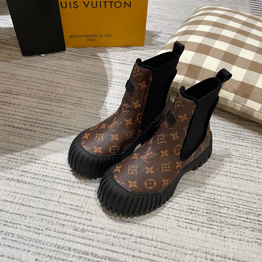 1JE8ZDE Stylish leather boots