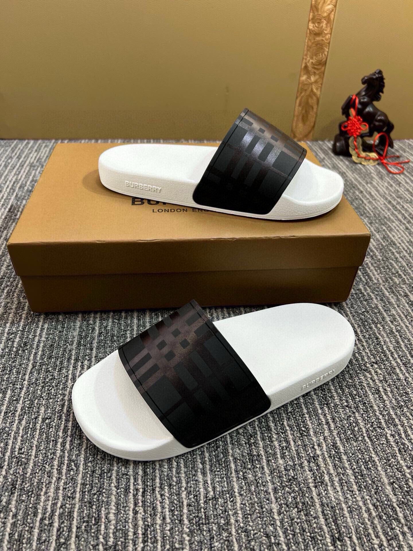 535ZR261ZDE Stylish Slippers