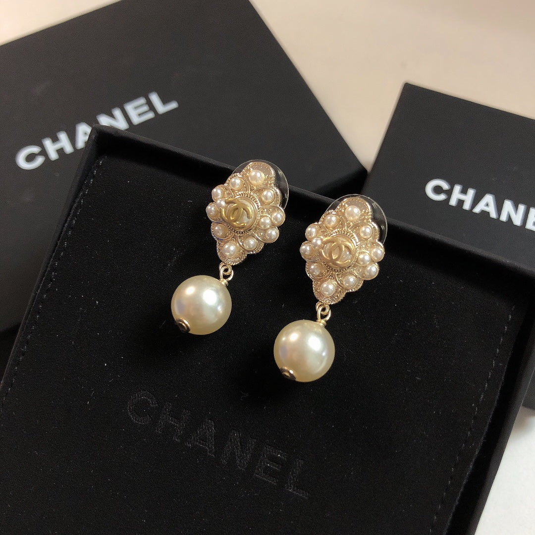 14C62EDE Stylish Earrings