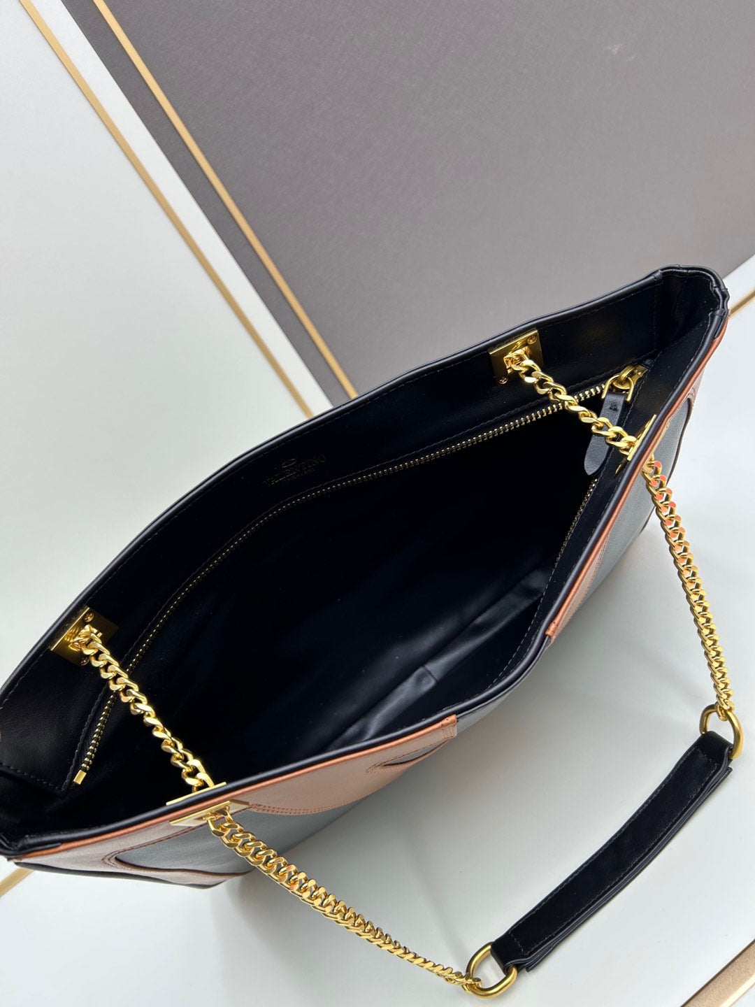 2WVL47BDE Stylish leather bag