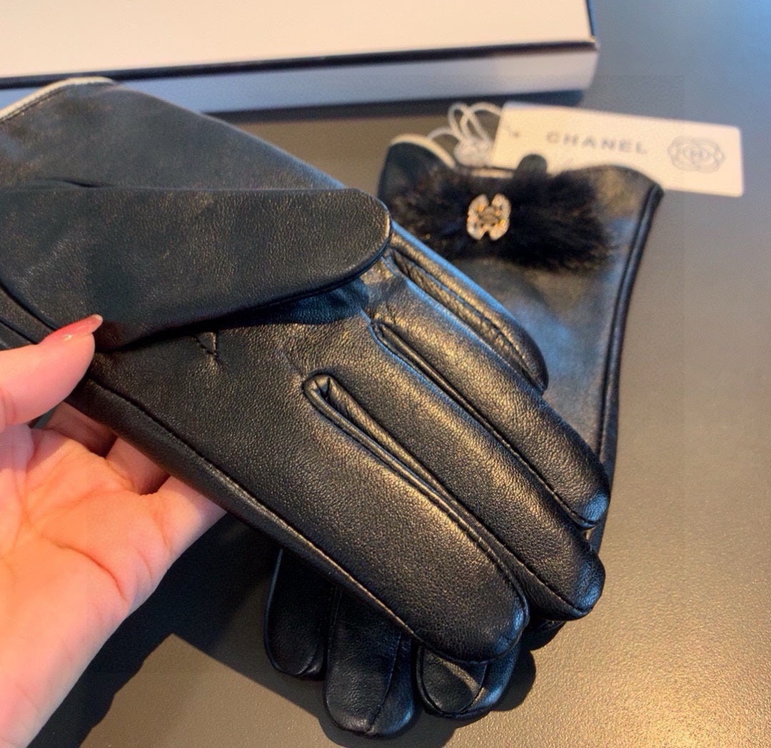14C15SDE Stylish sheepskin gloves