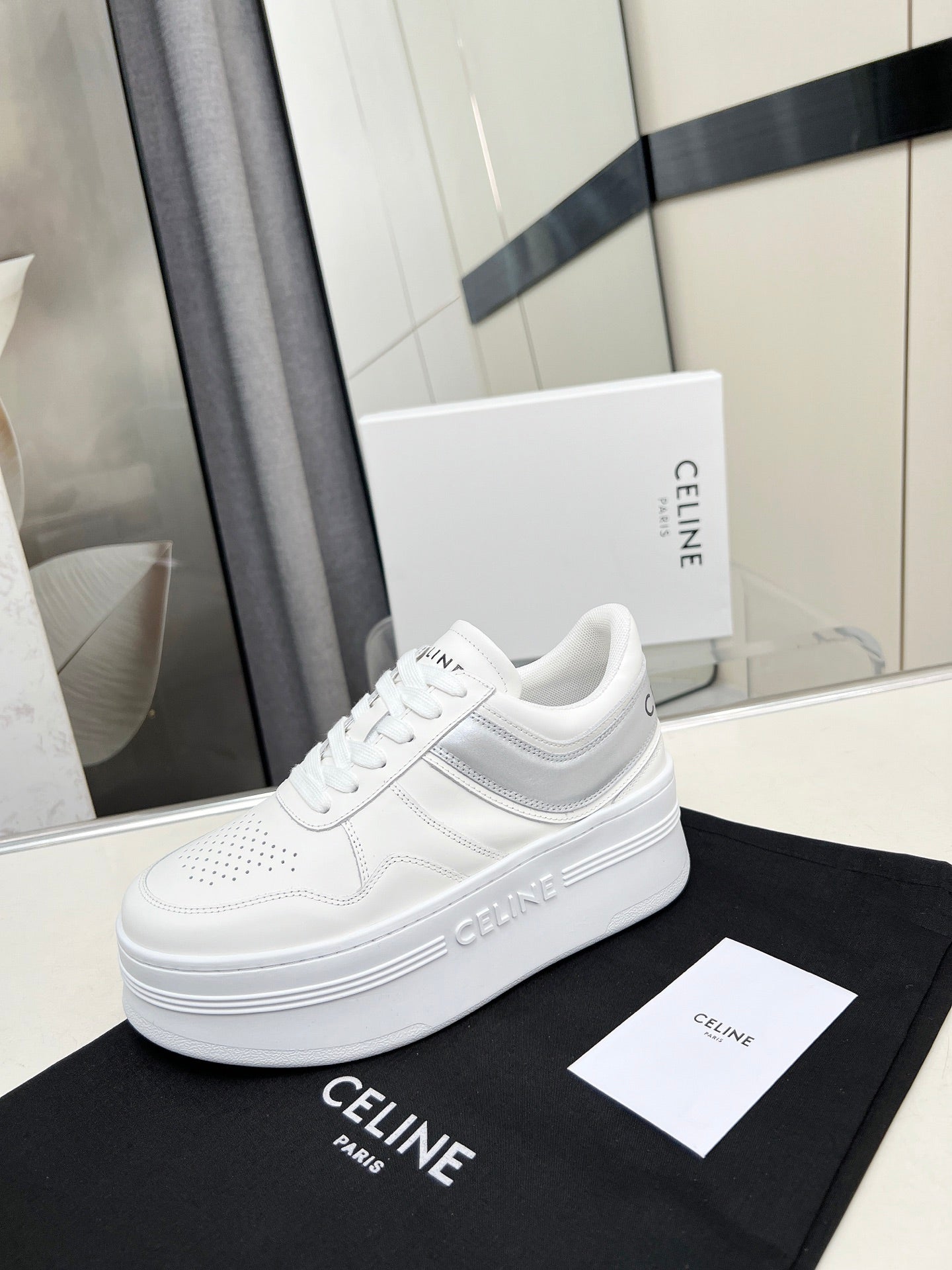 255QA50ZDE Stylish leather shoes