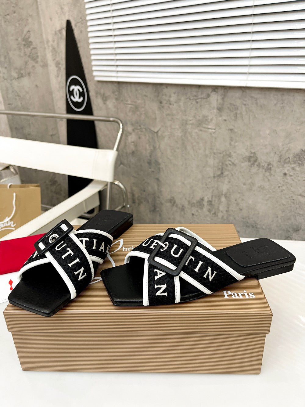 J4A43ZDE Stylish leather Slippers