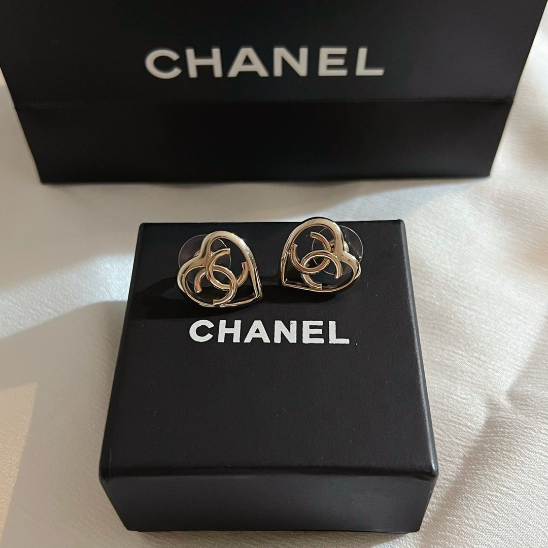 14C218EDE Stylish Earrings