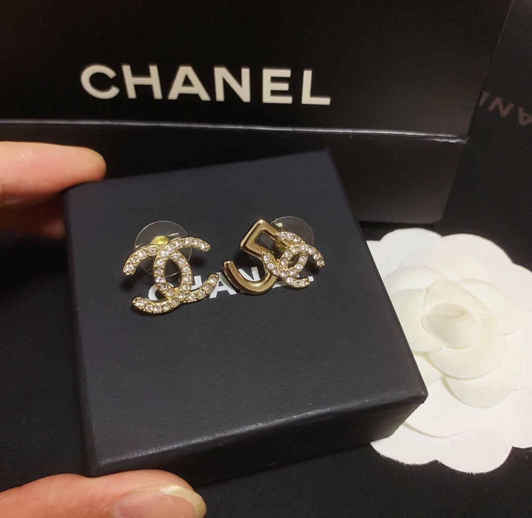 1YC167EDE Stylish Earrings