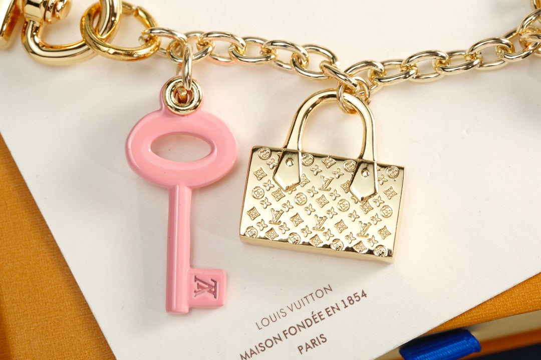 14E2ADE Stylish key closure